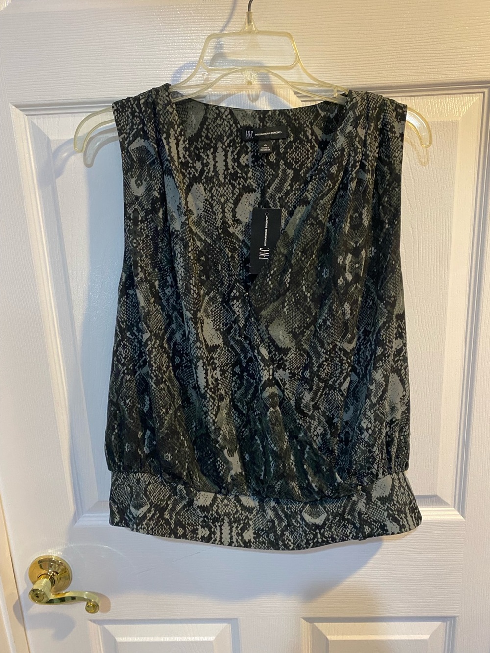 I.N.C. Nwt sleeveless top xl